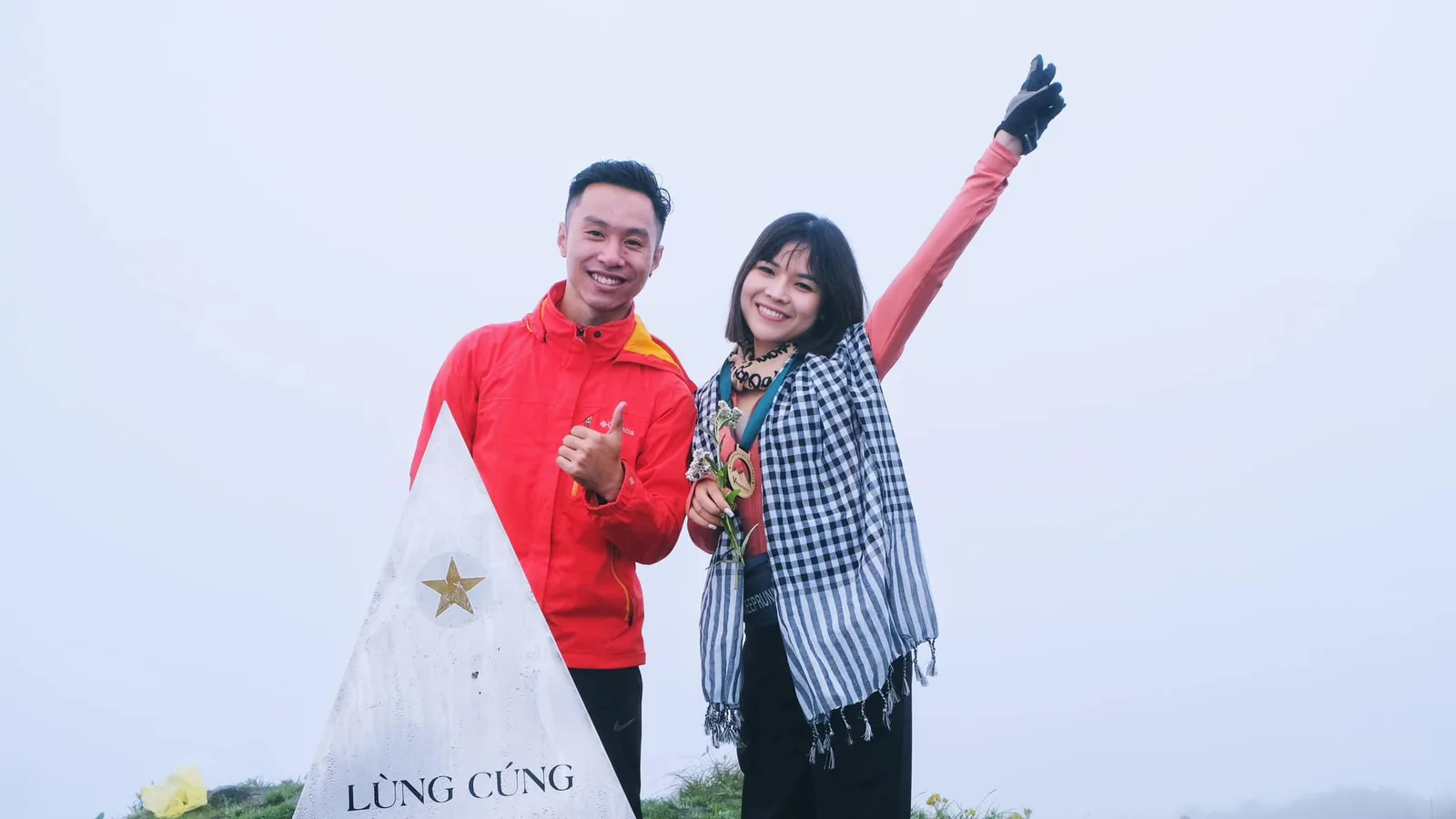 Đoàn trekking V-Mountains trên cung núi Tây Bắc