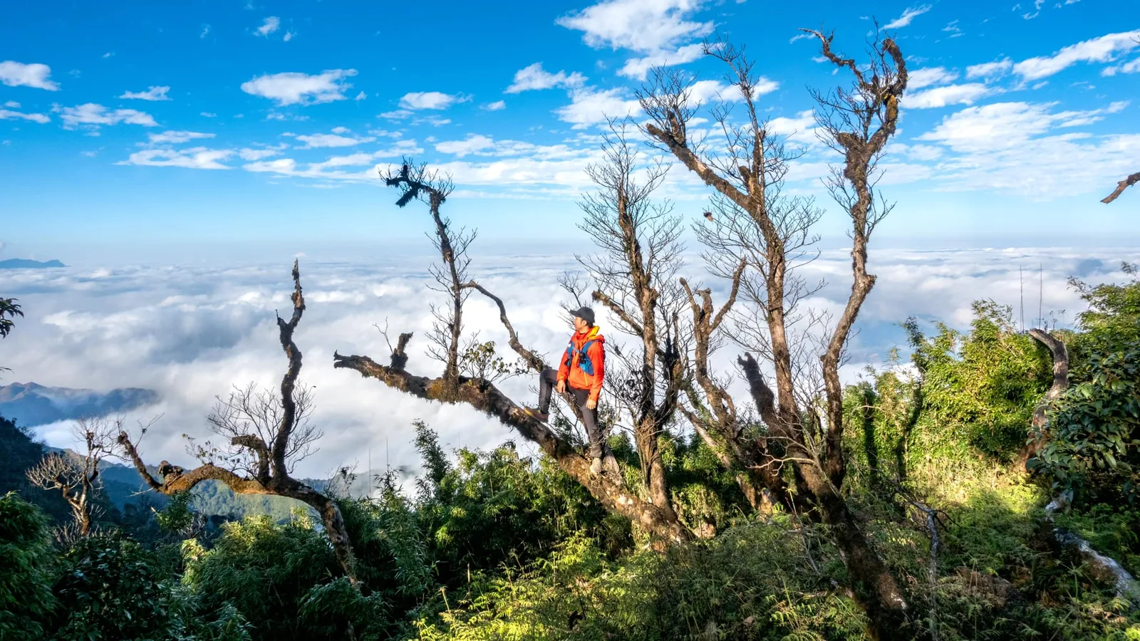 Đoàn trekking chuẩn bị xuất phát